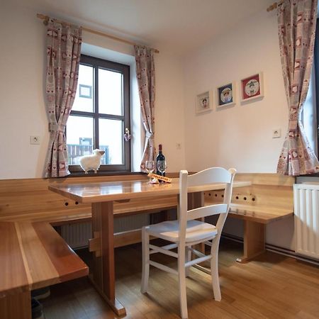 Pritlicni Apartma Hribovc Z Atrijem Kranjska Gora Exterior foto