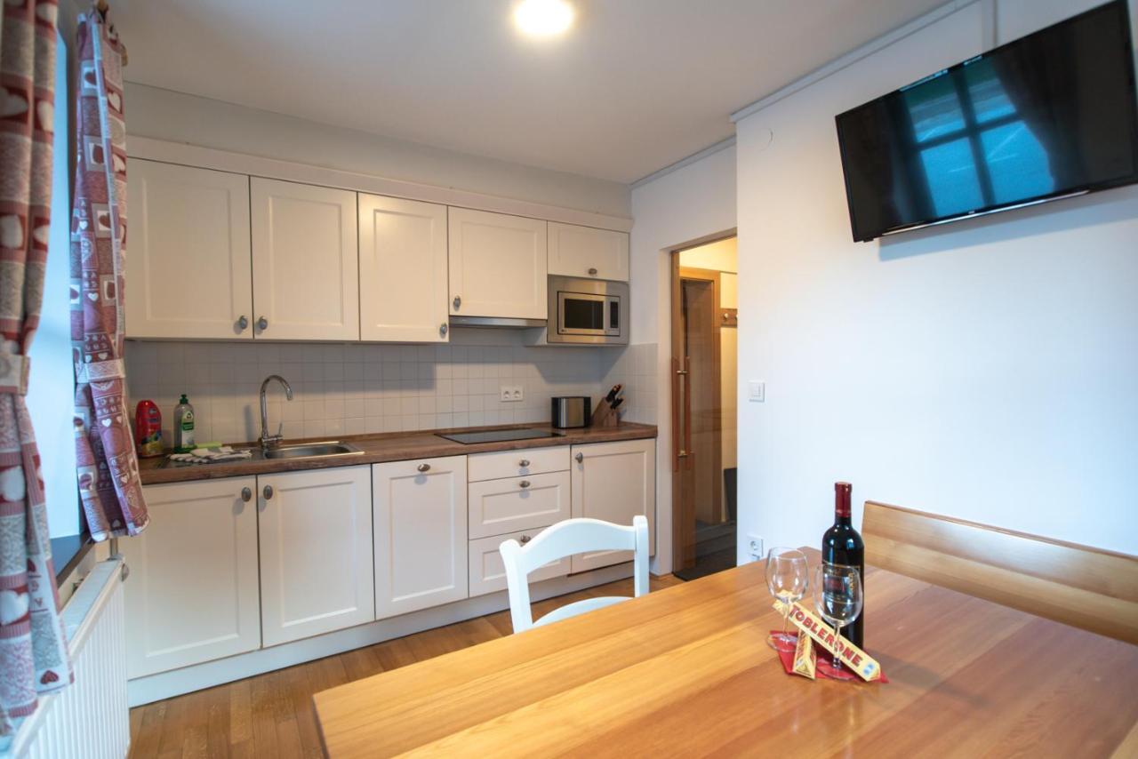 Pritlicni Apartma Hribovc Z Atrijem Kranjska Gora Exterior foto