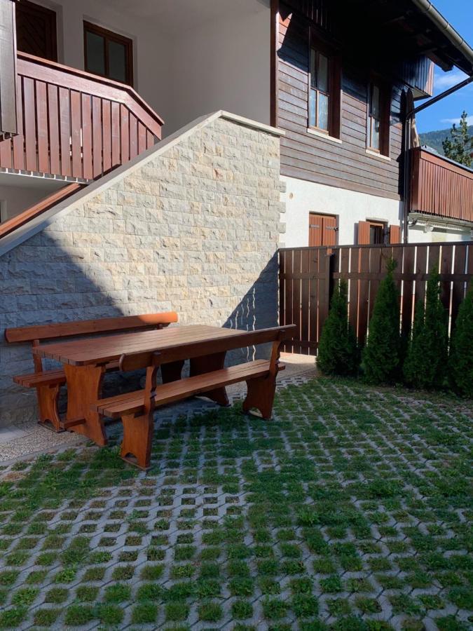 Pritlicni Apartma Hribovc Z Atrijem Kranjska Gora Exterior foto